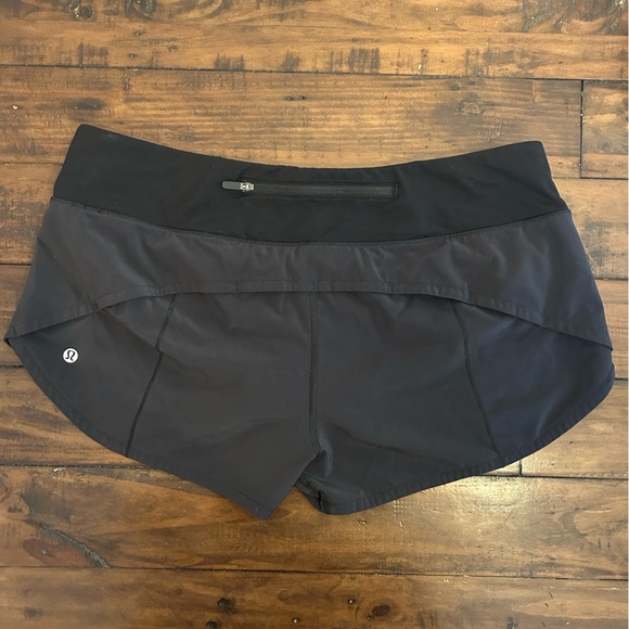 Lululemon Low-Rise Speed Up Short 2.5” - Picture 2 of 7